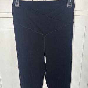 Aerie Black High-Waisted Leggings with V-Seam Detail